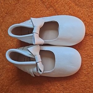 White Bow Moccasins from Monkey Feet